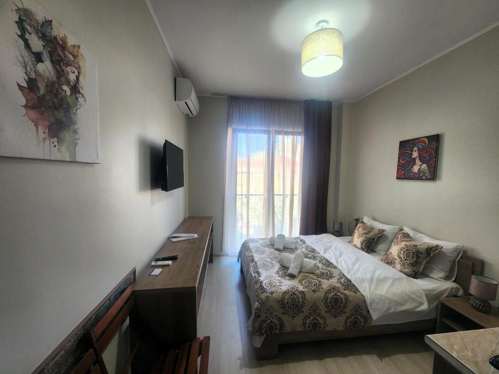 Apartments On Vaja Pshavela Batoemi Buitenkant foto